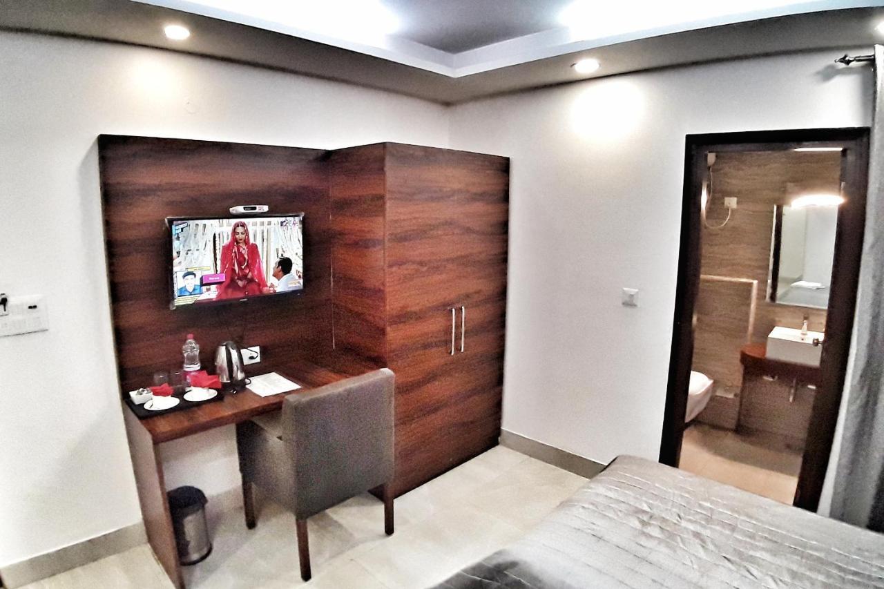 โรงแรมแอโรซิตี้ เพอร์เพิล ออร์คิด นิวเดลี ภายนอก รูปภาพ